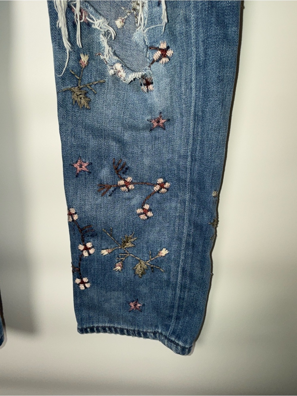 Lucky Brand Sienna Slim Boyfriend Floral Embroidered Distressed Jeans Size 4/27 - Picture 3 of 11